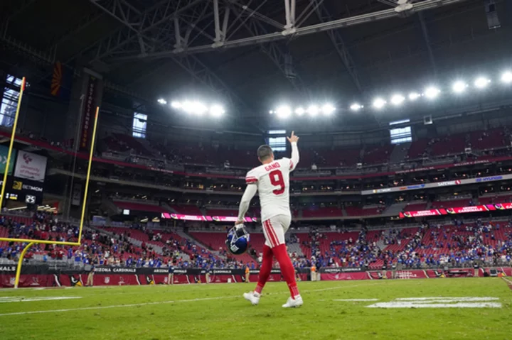 Daniel Jones throws for 321 yards, Giants rally from a 21-point deficit to beat Cardinals 31-28