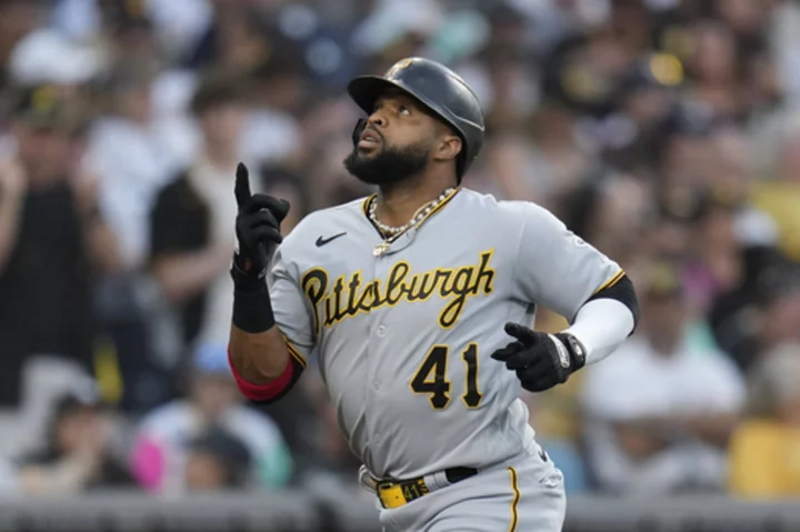 Carlos Santana slugs a pair of 2-run HRs, Pirates go deep 4 times in an 8-4 win over Padres