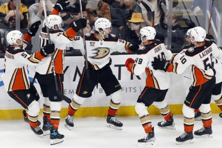 McTavish scores in OT as Ducks hand Bruins their first loss of the season with a 4-3 victory