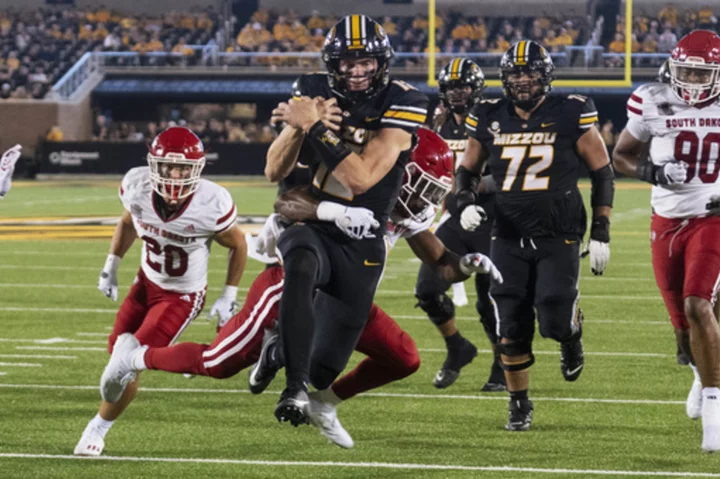 Missouri dominates first half, struggles in second in 35-10 win over South Dakota