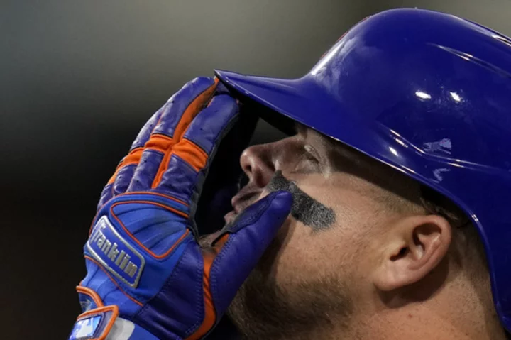 McNeil doubles in go-ahead run, the Mets beat the Padres 7-5 to win 6th straight