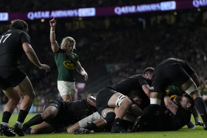 Springboks smash 14-man All Blacks by record margin at Twickenham