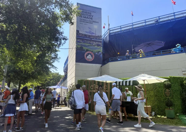 Climate protesters briefly interrupted a tennis match between Andy Murray and Taylor Fritz in DC