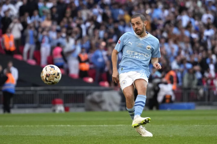 Bernardo Silva extends contract at Manchester City after speculation of move to Paris Saint-Germain