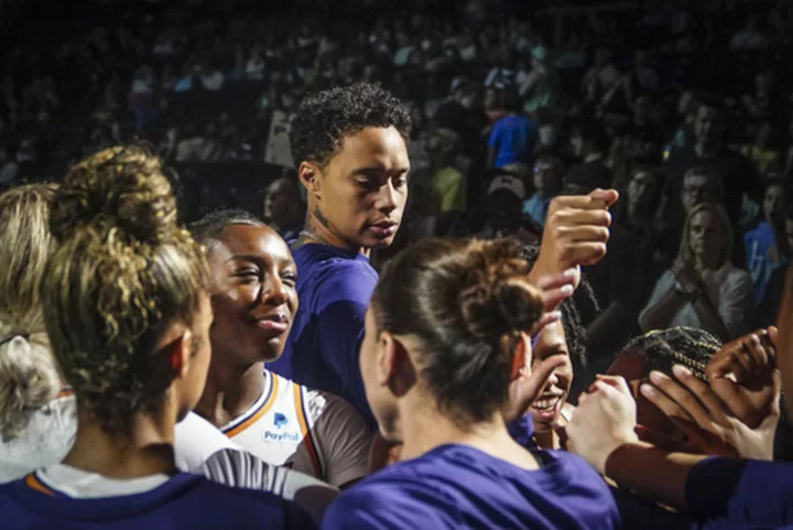 Brittney Griner misses second straight game with hip injury