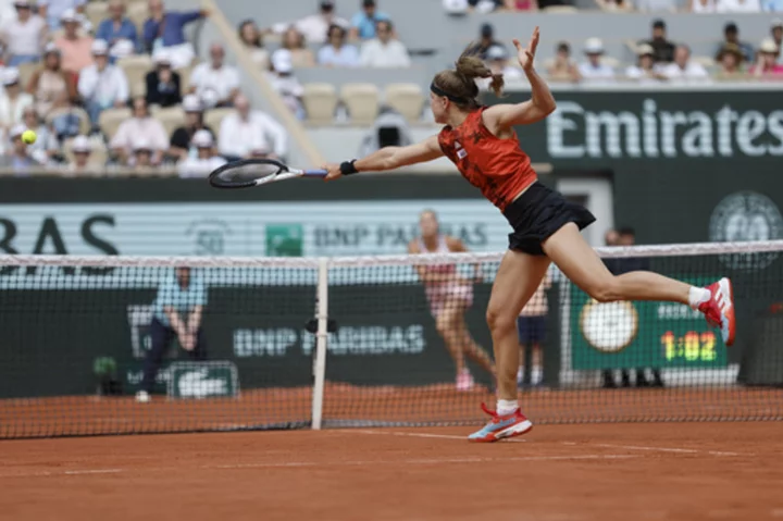 At the French Open, Iga Swiatek seeks her 4th Grand Slam trophy and Karolina Muchova seeks her 1st