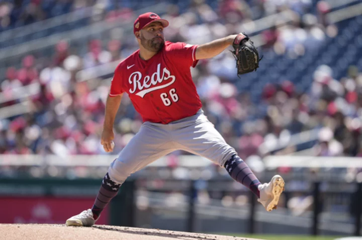 Kennedy wins in his major league return and De La Cruz has 4 hits as the Reds beat the Nats 8-4