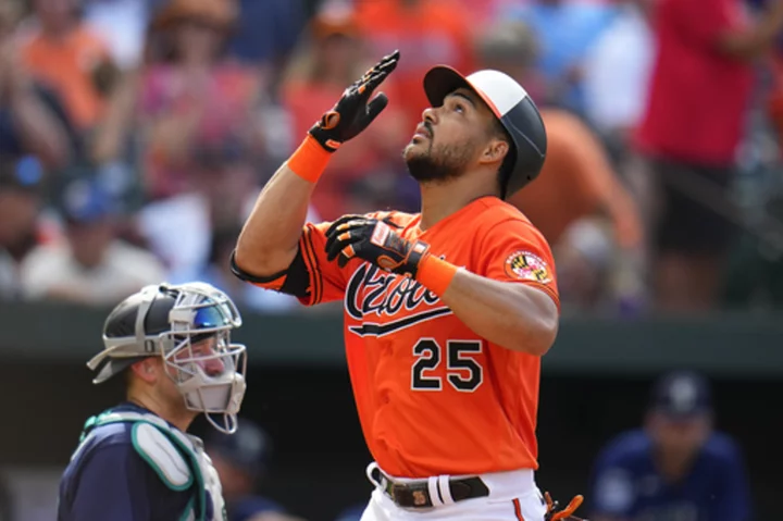 McKenna's 10th-inning homer gives the Orioles a 6-4 win over the Mariners