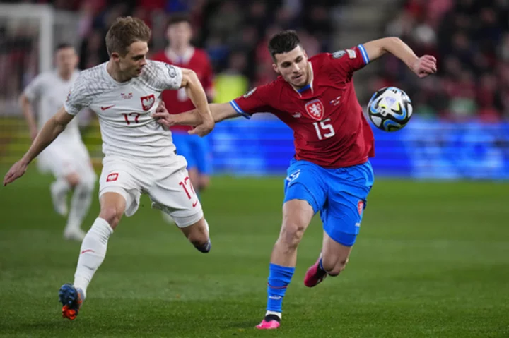 Czech defender David Jurásek completes transfer to Benfica on 5-year deal