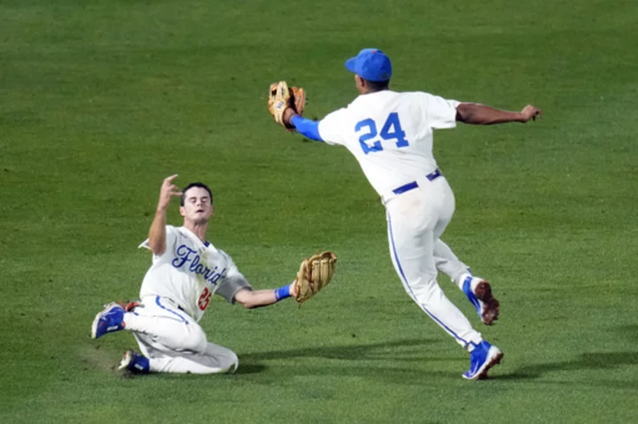 Riopelle's clutch home run leads Florida to 5-4 win over South Carolina in super regional opener