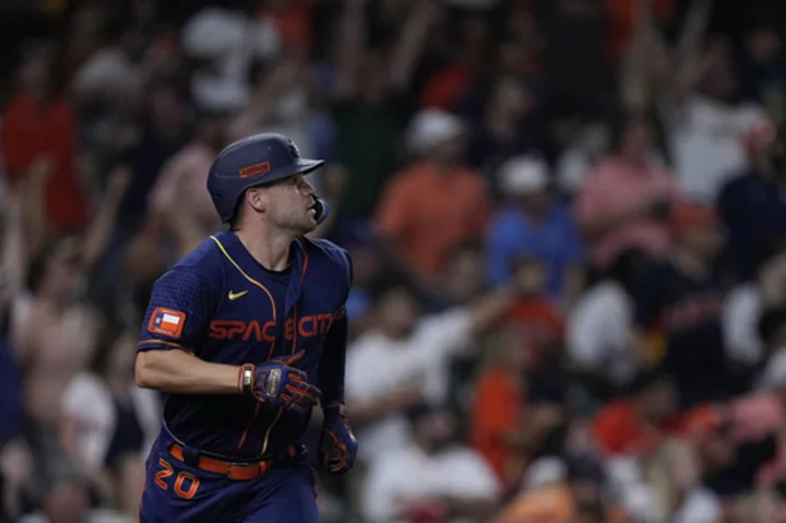 McCormick has 6 RBIs, Díaz hits RBI single in the ninth to give Astros 10-9 win over Rangers