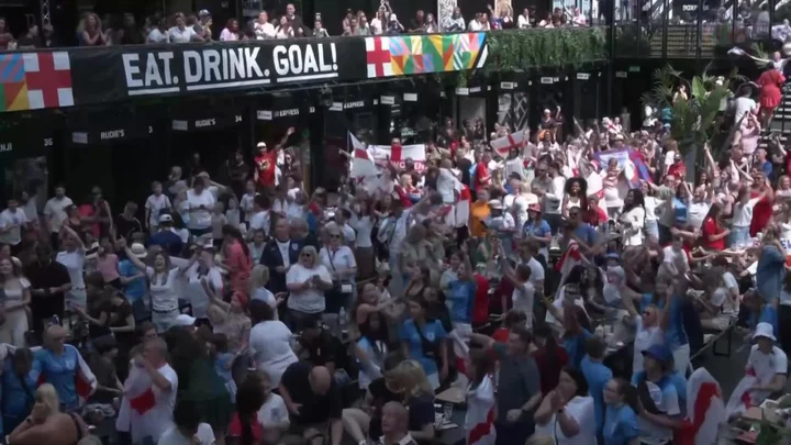 Why are England wearing their blue kit against Spain in the Women's World Cup final?