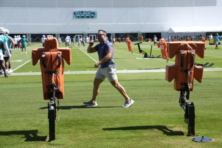 'Tough, nasty relentless:' Zach Thomas ran through blocks and doubt during a Hall of Fame career