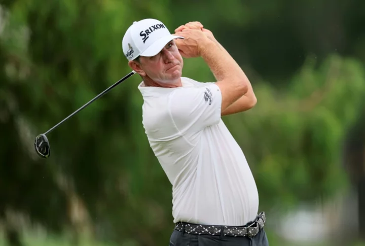 Glover grabs one-stroke lead at St. Jude Championship