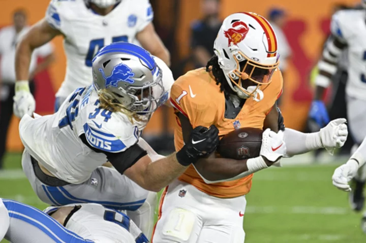 Lions' LB Anzalone shares hug with parents who returned home safely from Israel