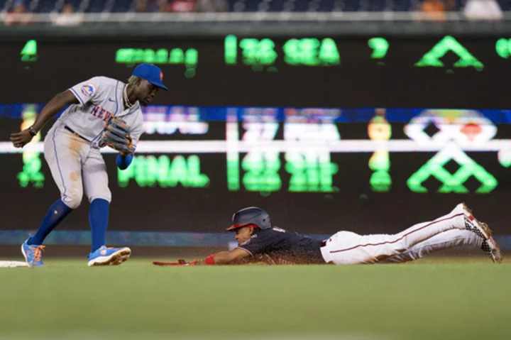 Rookie Jacob Young's single concludes the Nationals' rally for a 3-2 win over the Mets