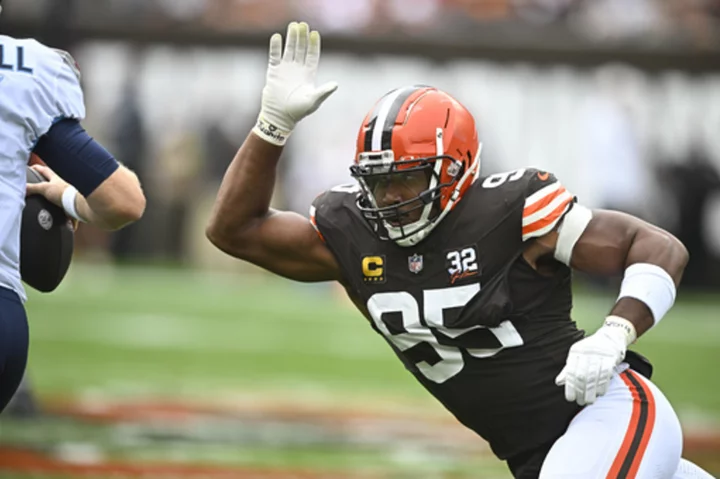 Myles Garrett, Cleveland's defense devour Titans, Deshaun Watson has 2 TD passes in Browns' 27-3 win