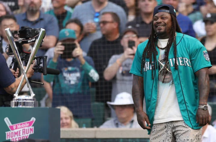 Marshawn Lynch remains a walking meme at MLB Home Run Derby