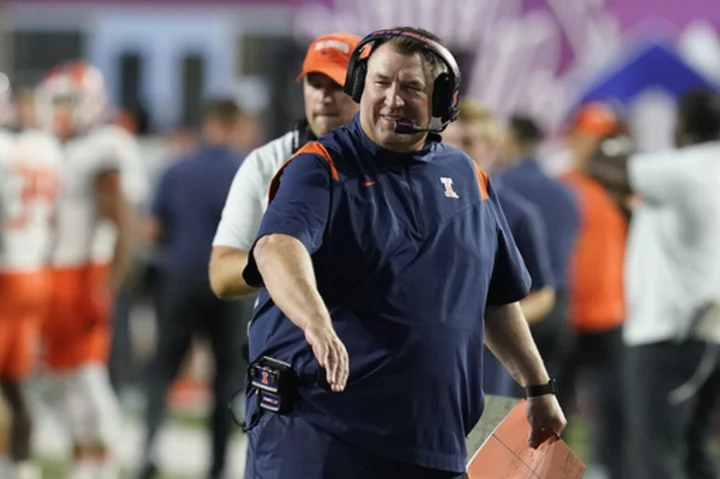 Illinois, fresh off bowl trip and 8-win season, has 'unfinished business' as opener draws near