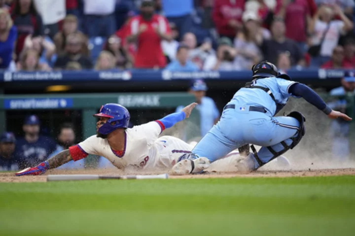 Phillies come back to defeat Blue Jays 2-1 on error in 10th inning