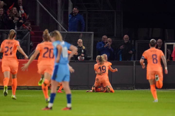 England suffer last-gasp loss on Sarina Wiegman’s Netherlands return