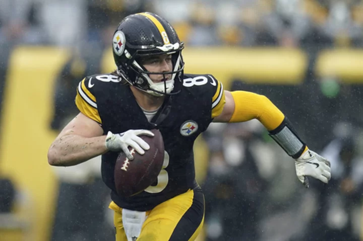 Steelers QB Kenny Pickett says he's playing 'for sure' against Titans despite rib injury