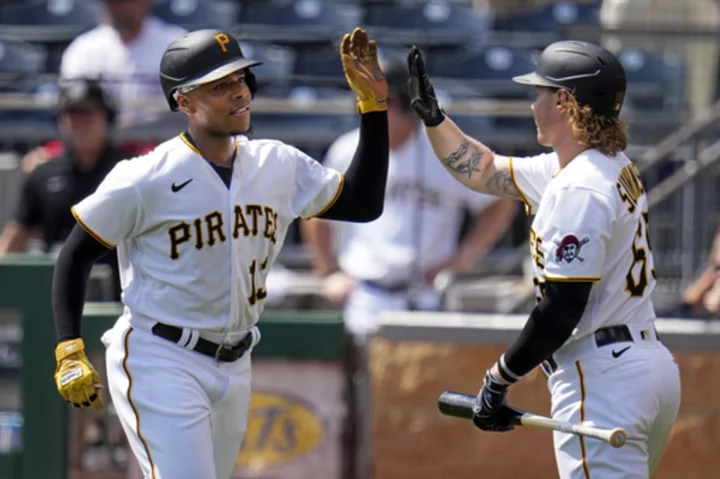 Ji Hwan Bae's first career triple helps rally the Pittsburgh Pirates past the Milwaukee Brewers 5-4