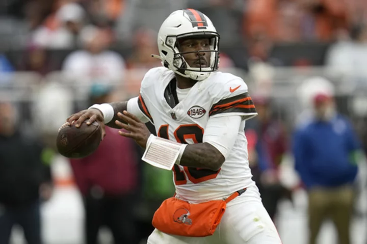 Browns substitute quarterback P.J. Walker makes just enough plays to help Cleveland shock 49ers