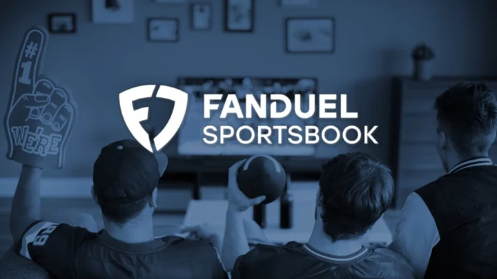 FanDuel and DraftKings Offering $250 GUARANTEED With Marquee Boxing and UFC Fights on Saturday