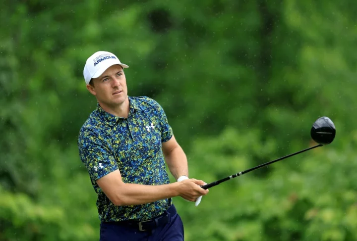 Injured Spieth avoids 'dagger' to make cut at PGA