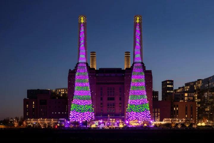 David Hockney unveils Christmas display to bring ‘joy and hope’ to Londoners