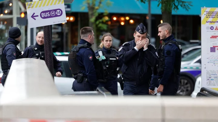 Paris police shoot woman at station after threats