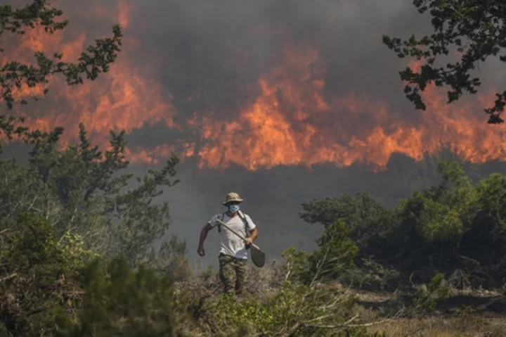 Heat wave returns as Greece grapples with more wildfire evacuations