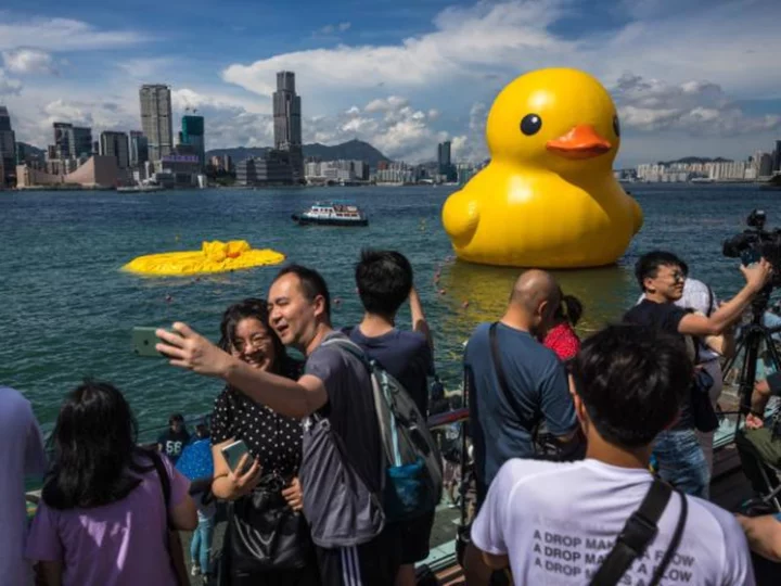 Giant rubber duck deflated in Hong Kong's harbor amid fierce heat