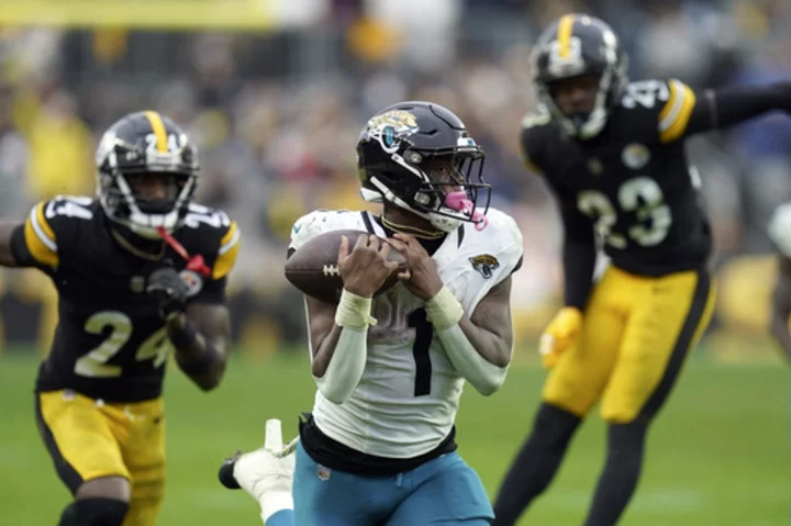 Streaking Jaguars slug their way to 20-10 win over Pittsburgh as Steelers lose QB Pickett to injury