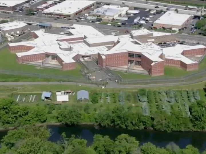 How 2 inmates were able to escape from a Philadelphia prison, according to court documents