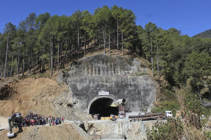 New drill bores deeper into tunnel rubble in India to create an escape pipe for 40 trapped workers