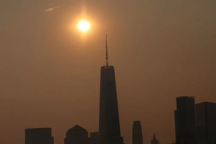 Smoky, dangerous haze parked over U.S. East Coast for second day