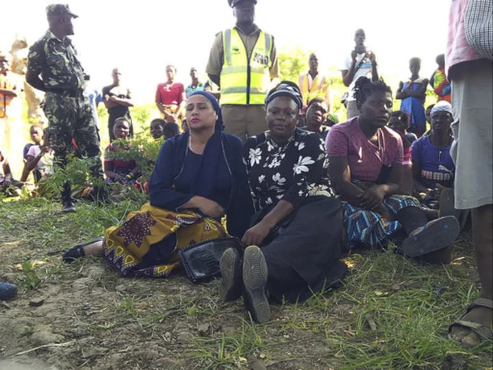 Death toll up to 7 after hippo capsized canoe in Malawi; 17 missing