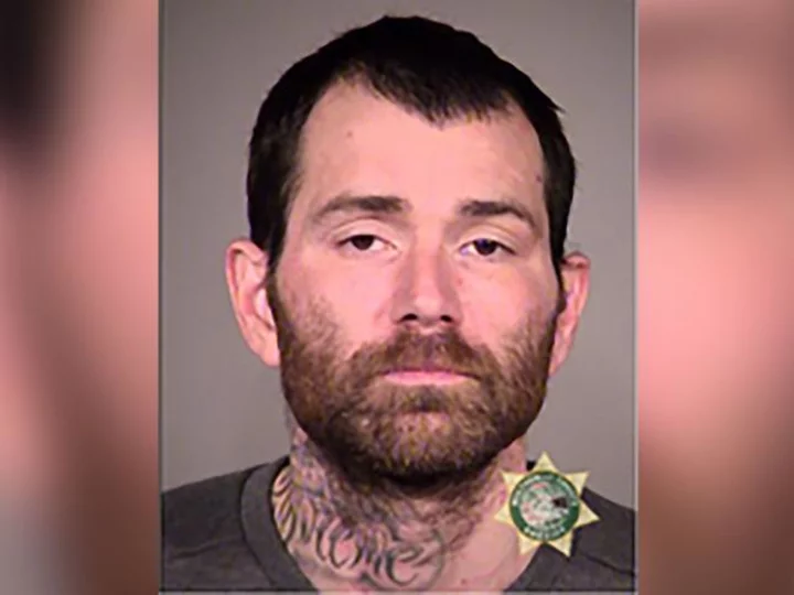 Suspect in Oregon escapes custody and eludes police in chase while fully restrained in shackles, driving a minivan