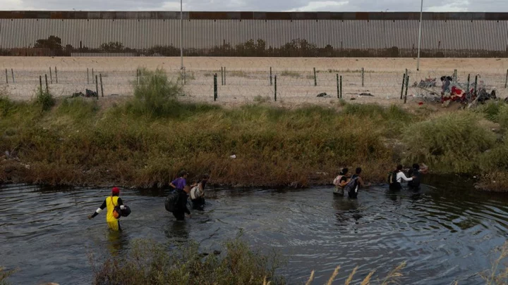 Number of Venezuelan migrants at US-Mexico border halves