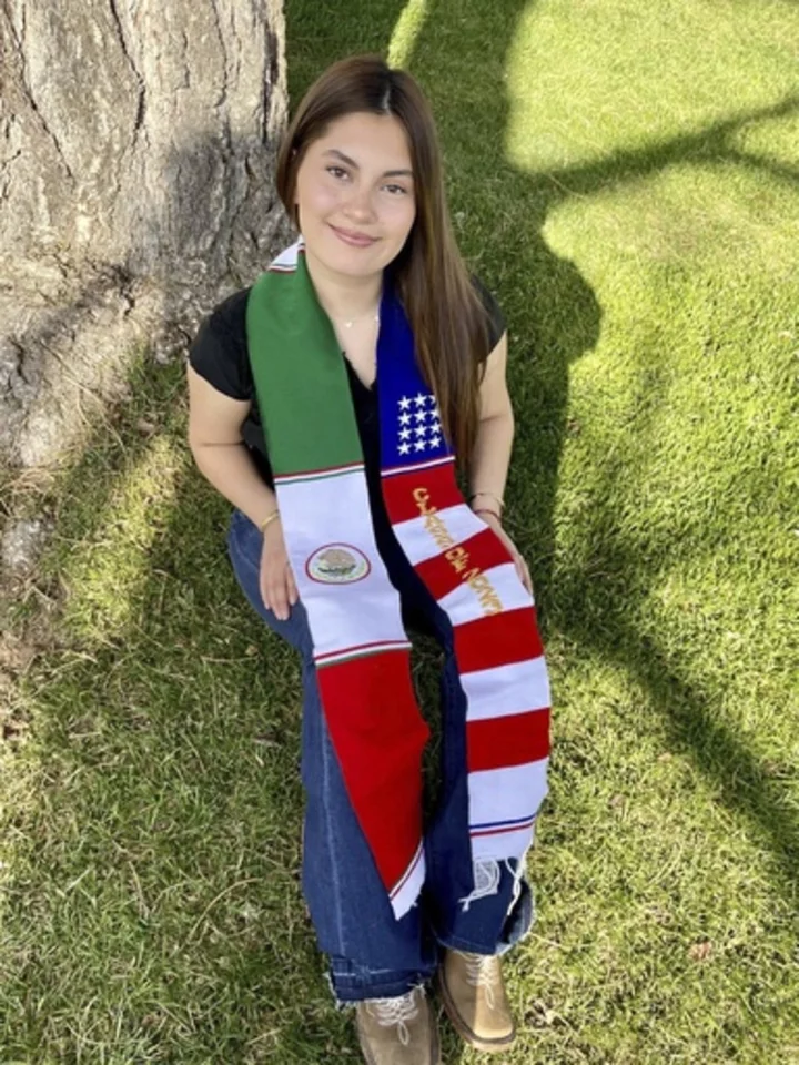 Student sues to wear Mexican and American flag sash at high school graduation