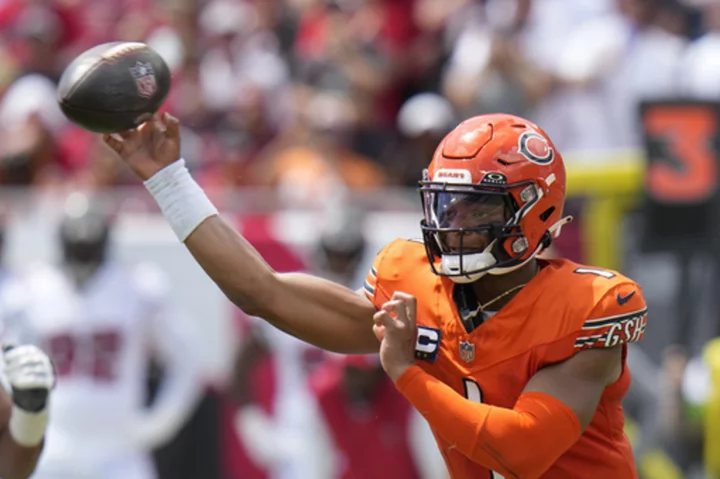 Mayfield shines again, Buccaneers stay unbeaten with 27-17 victory over struggling Bears