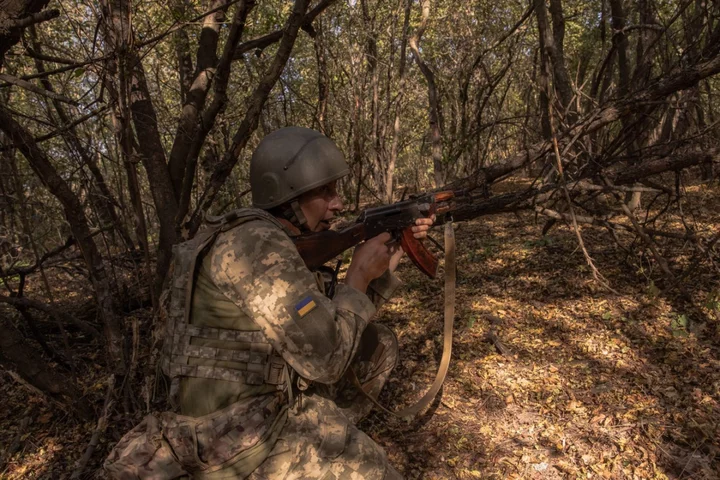 Ukraine advances on southern front as Zelensky assesses preparations for winter