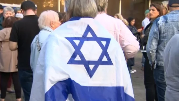 Israel-Gaza attacks: Hove candlelit vigil as Jewish community grieves